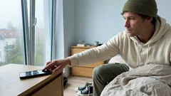 Snooze-Taste ade: Warum „fünf Minuten mehr“ den Morgen schwerer machen – und wie es besser geht